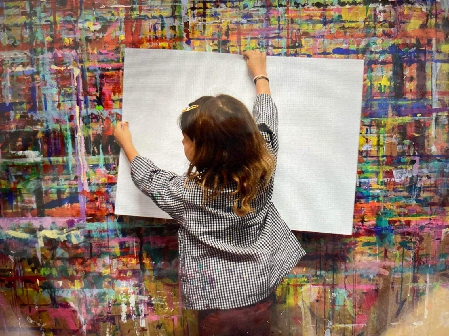 accrochage feuille au mur